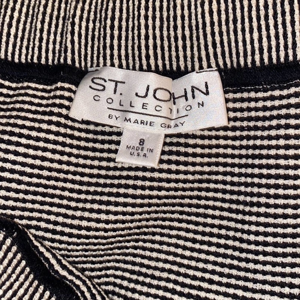 St. John Gray Knit Shirt Suit with Belted Blazer - Picture 12 of 12